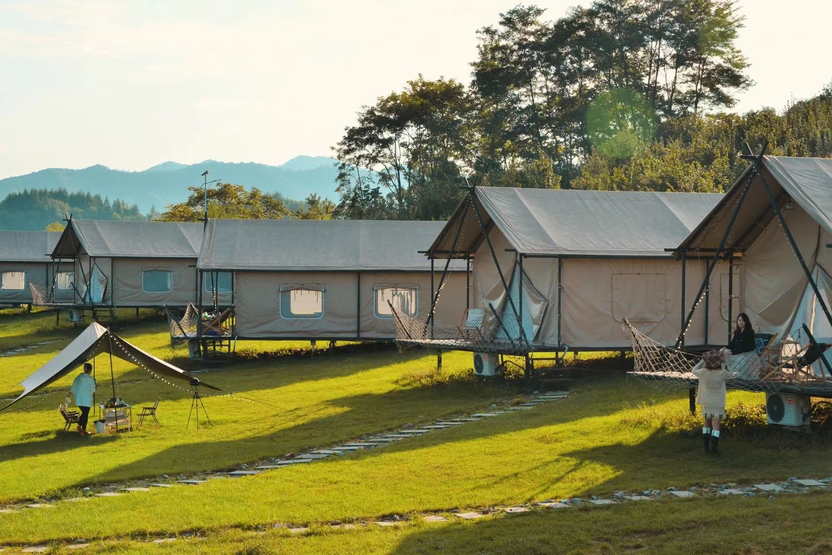 How does the tent camp work?