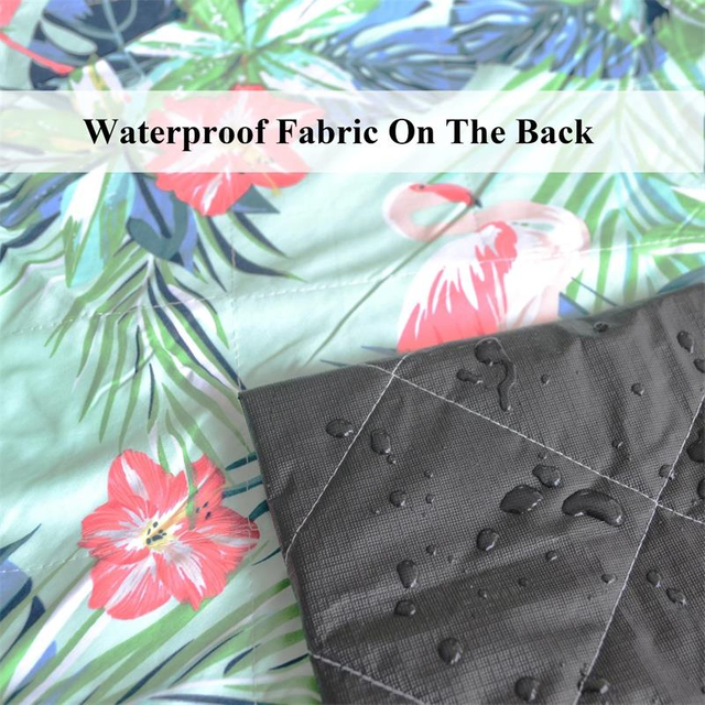 Kinggear Oxford Fabric Waterproof Foldable Picnic Blanket Beach Mat with Tote